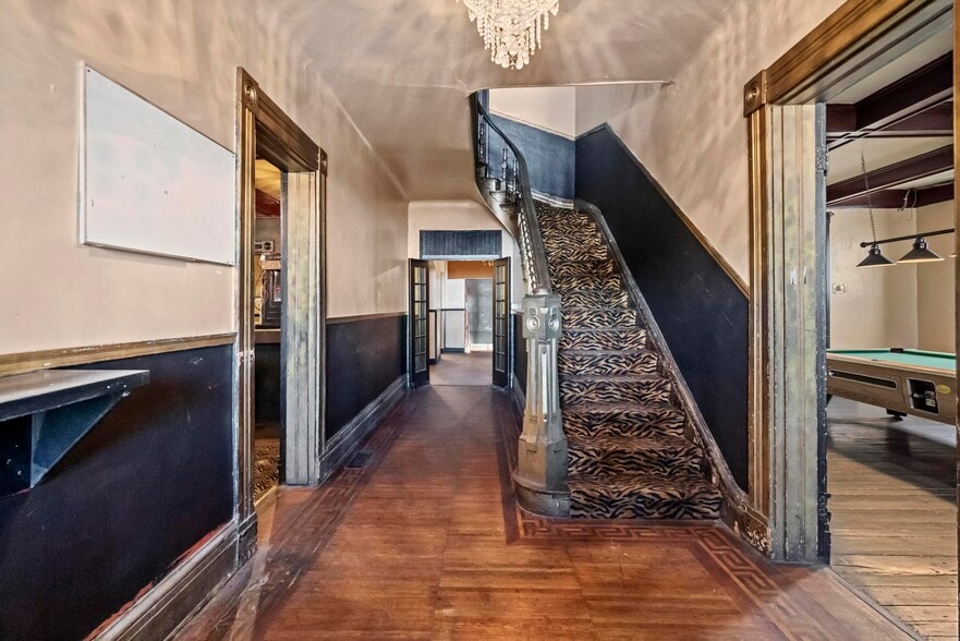 More Photos Of 24 E 3rd St, Newport Bar For Sale