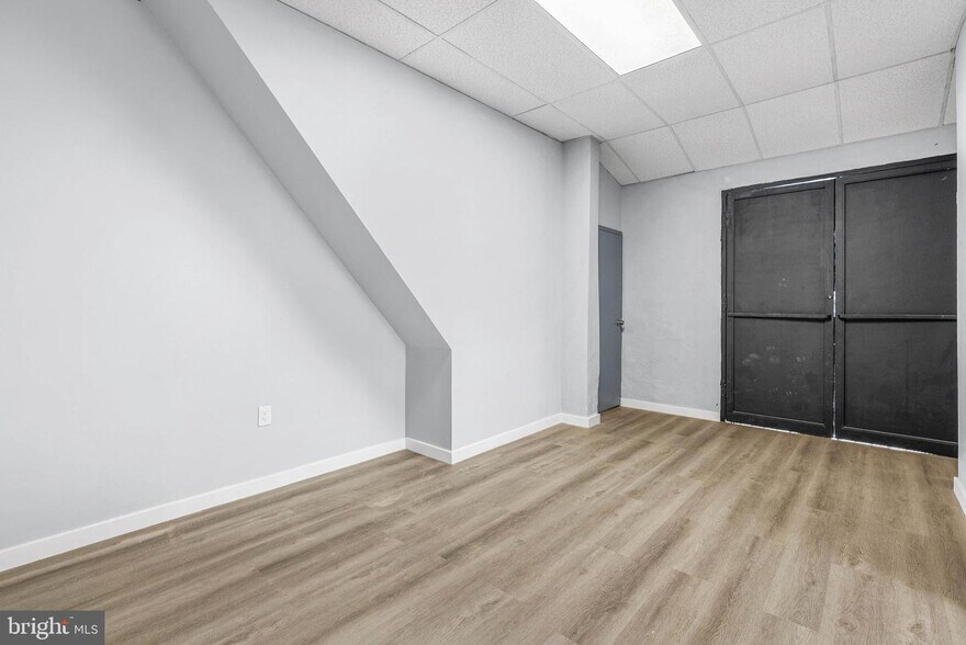 More Photos Of 2053 S Croskey St, Philadelphia Freestanding For Sale