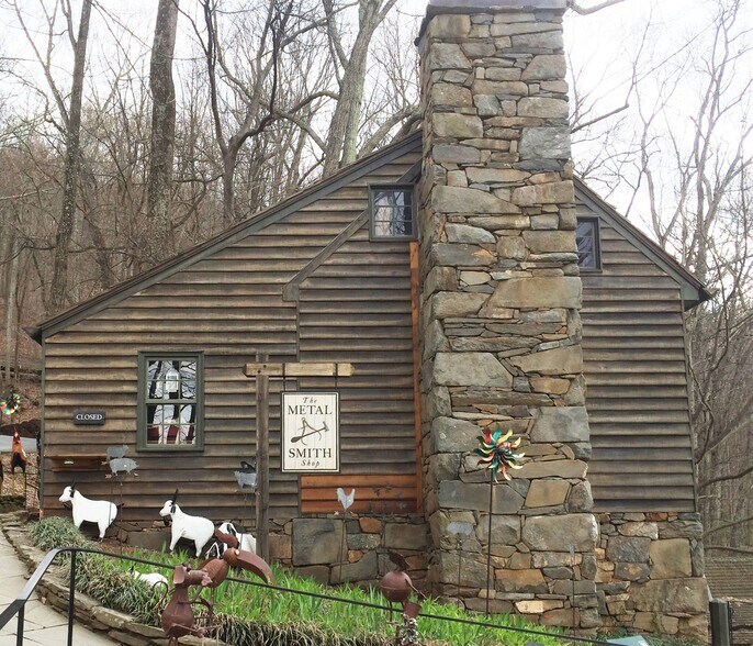 More Photos Of 683 Thomas Jefferson Pky, Charlottesville General Retail For Sale