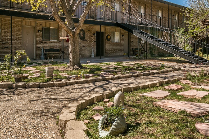 More Photos Of 1031 N Sumner St, Pampa Apartments For Sale