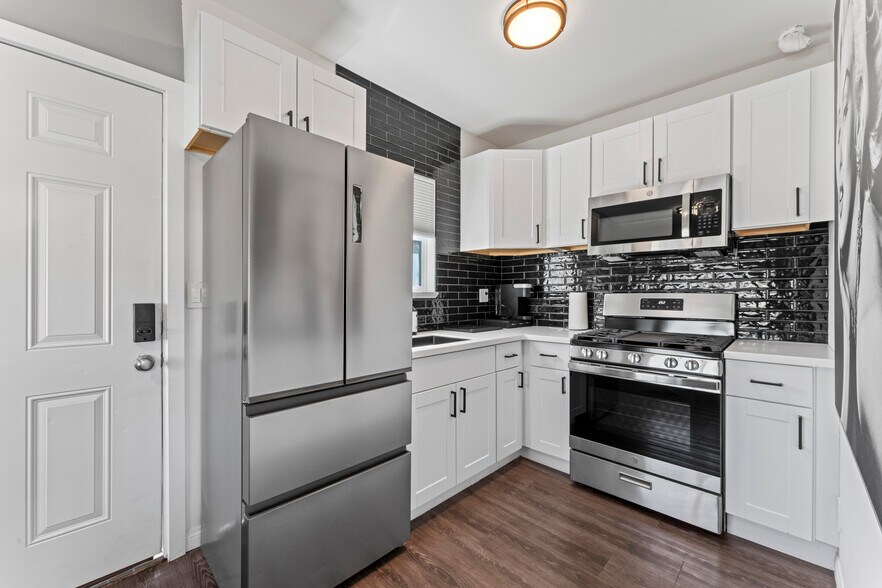 More Photos Of 281 W Main St, Ventura Storefront Retail Residential For Sale