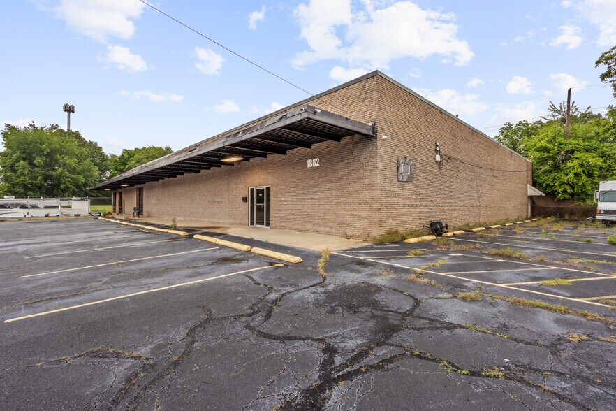 More Photos Of 1862 LATHAM St, Memphis Warehouse For Sale
