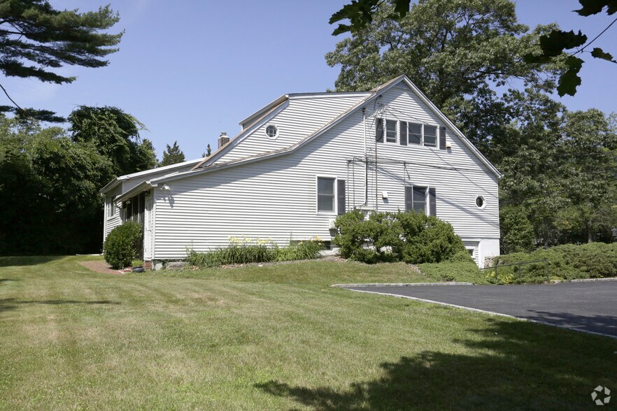More Photos Of 226 E Main St, Huntington Office For Lease