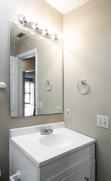 More Photos Of , Nashville Multifamily For Sale