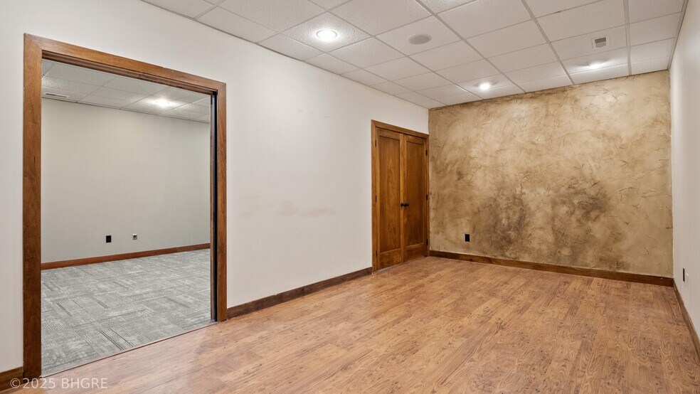 More Photos Of 202 S 9th St, Indianola Storefront For Sale