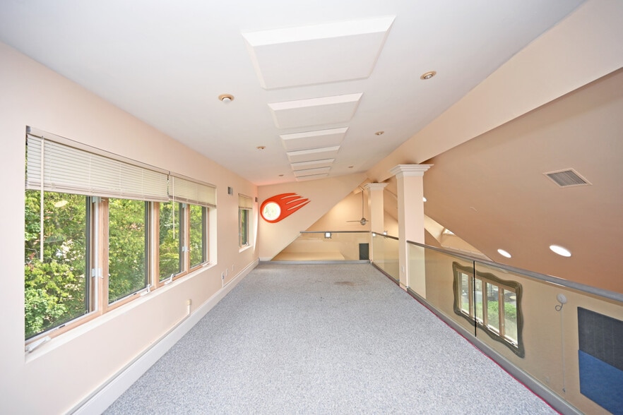 More Photos Of 2150 Alpine Pl, Cincinnati Office Residential For Lease