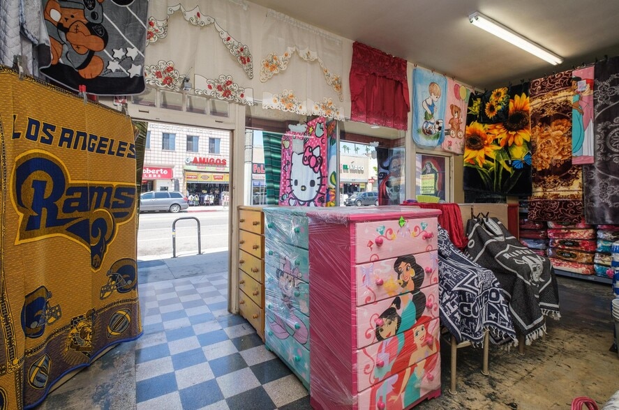 More Photos Of 810 N Avalon Blvd, Wilmington Storefront For Sale