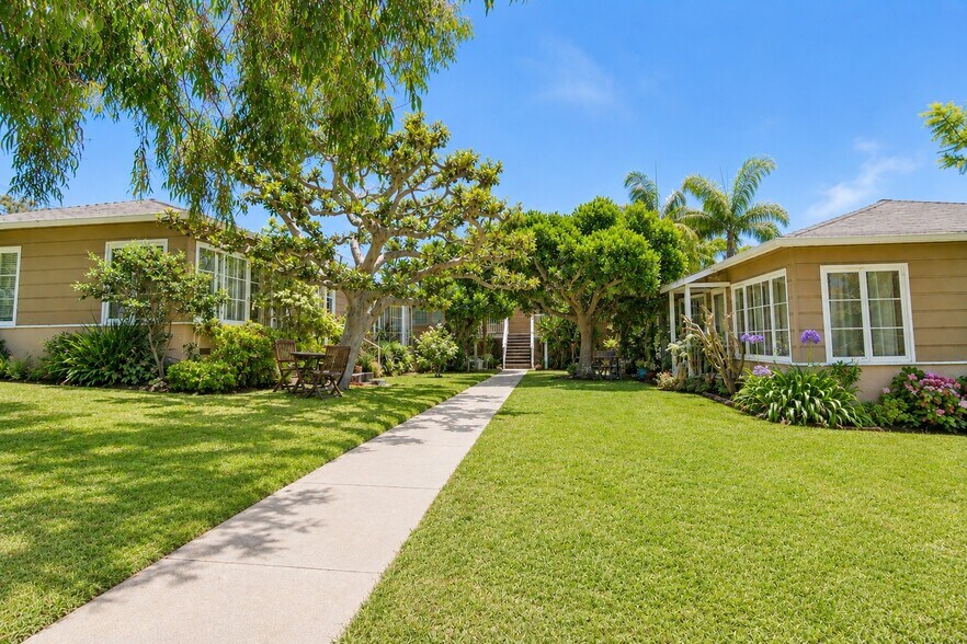 More Photos Of 375 Aster St, Laguna Beach Apartments For Sale