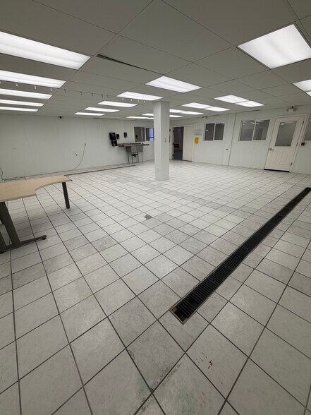 More Photos Of 150 E 400 N, Salem Manufacturing For Lease