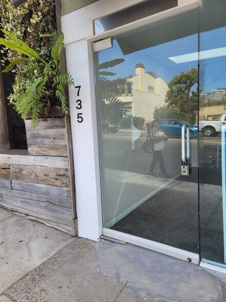 More Photos Of 711-735 S Coast Hwy, Laguna Beach Storefront For Lease