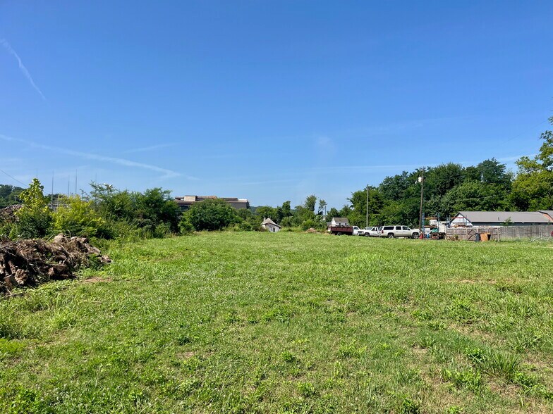 More Photos Of 2523 Burnside Street St, Knoxville Land For Sale