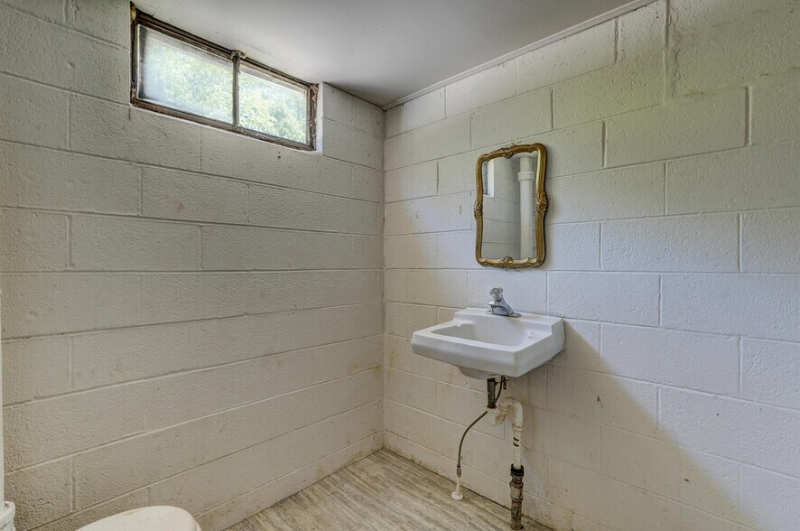 More Photos Of 122 NC Highway 700, Eden Auto Dealership For Sale
