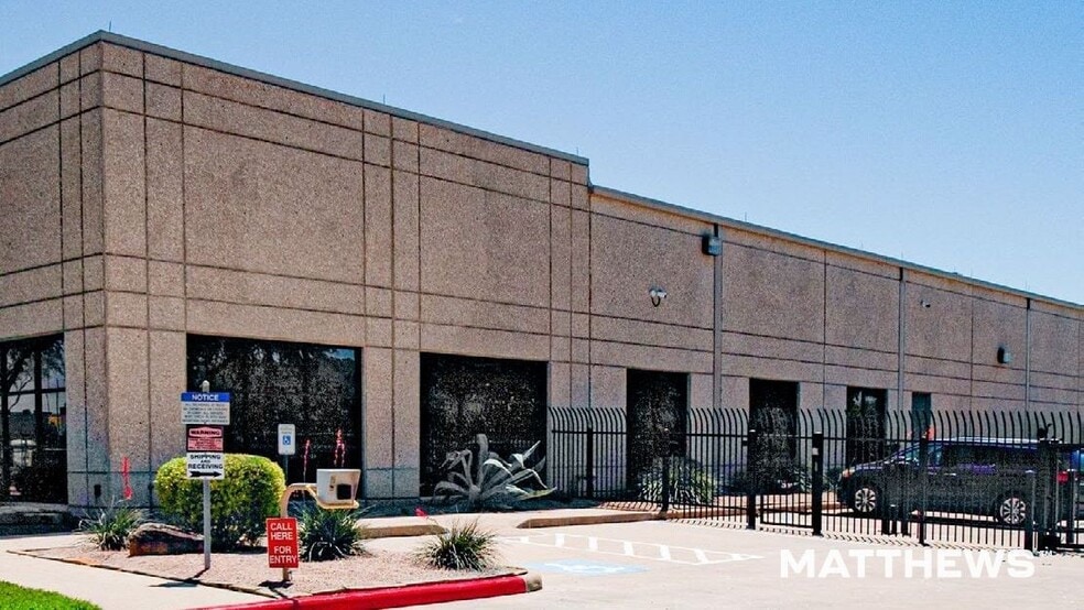 More Photos Of 10625 Fallstone Rd, Houston Office For Sale
