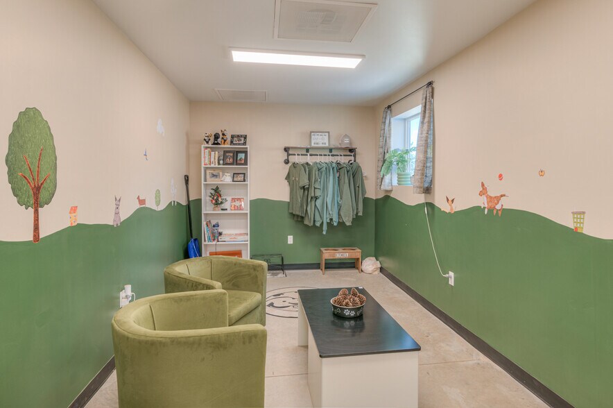 More Photos Of 56870 Enterprise Dr, Sunriver Flex For Sale