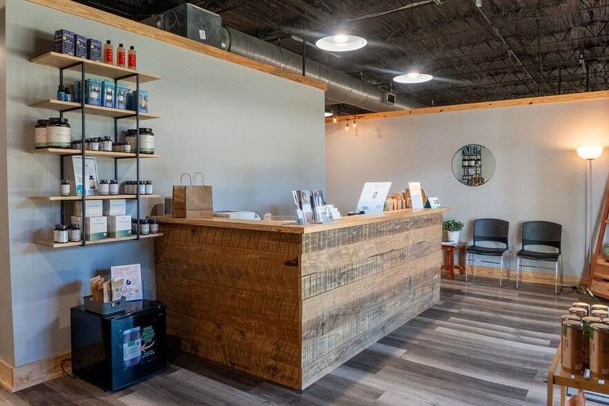 More Photos Of 214 S Church St, Dublin Flex For Sale