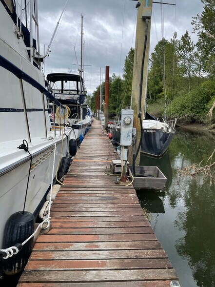 More Photos Of 10474 Highway 30, Clatskanie Marina For Sale