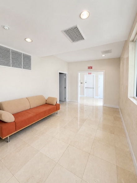More Photos Of 201 N Ocean Dr, Hollywood Storefront Retail Office For Lease