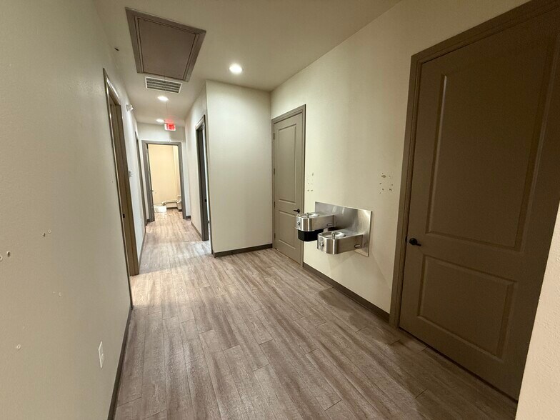 More Photos Of 802 N Bonnie Brae St, Denton Medical For Lease