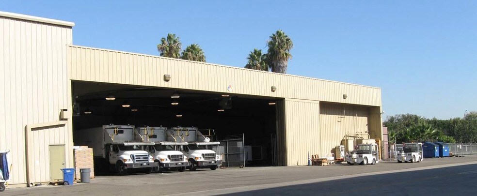 More Photos Of 3501 N Lakewood Blvd, Long Beach Airplane Hangar For Lease