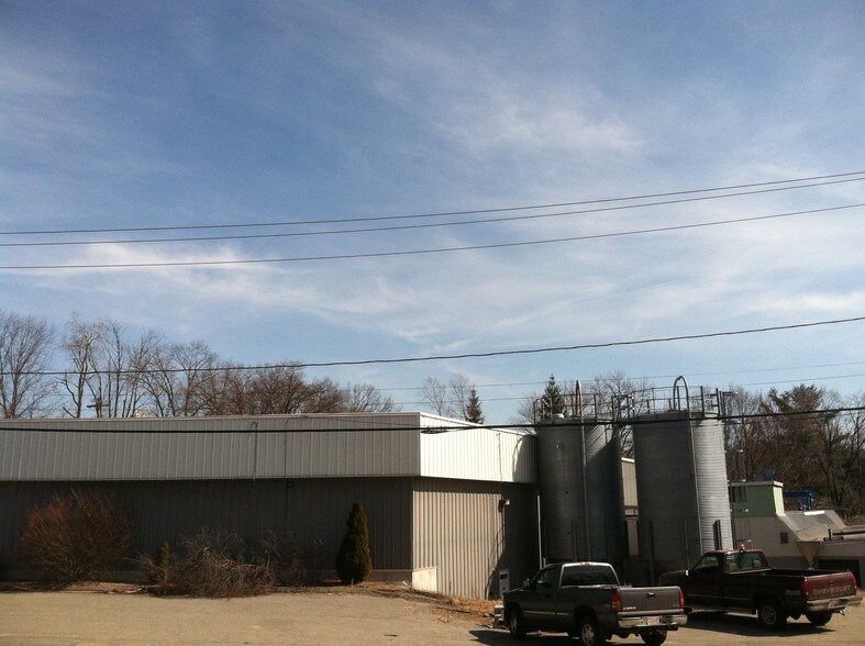 More Photos Of 62 Lakeview St, Leominster Warehouse For Sale