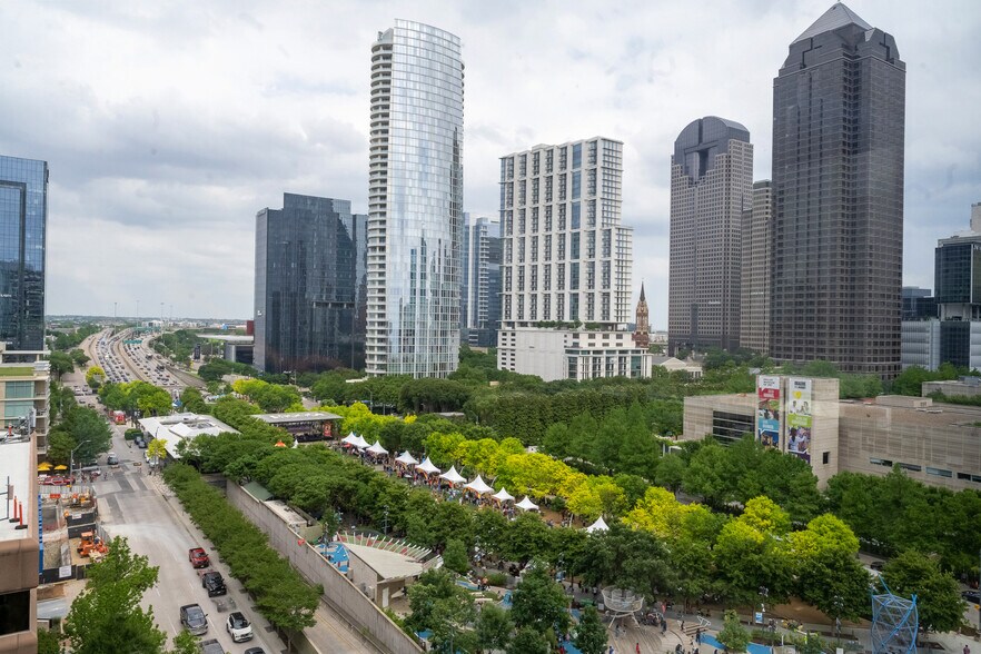 More Photos Of 1845 Woodall Rodgers Fwy, Dallas Office For Lease