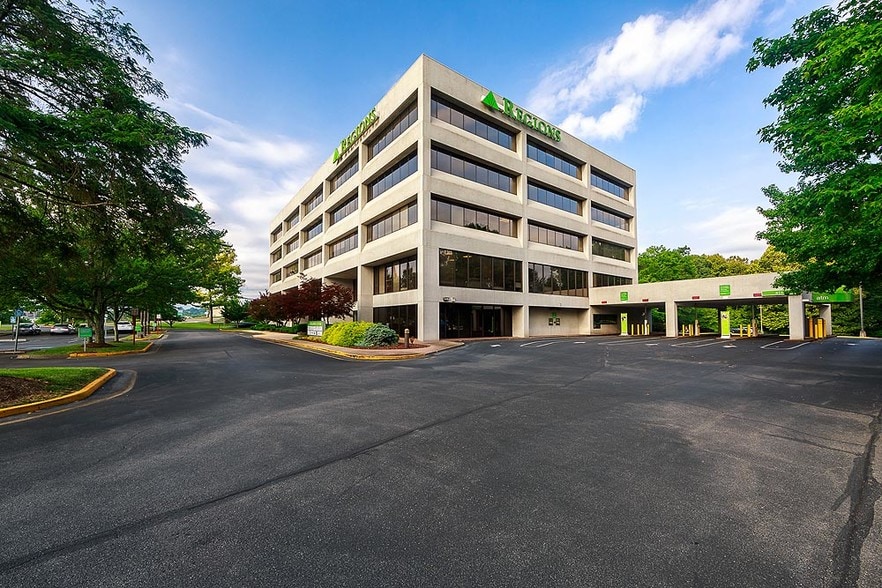 More Photos Of 208 Sunset Dr, Johnson City Office For Lease
