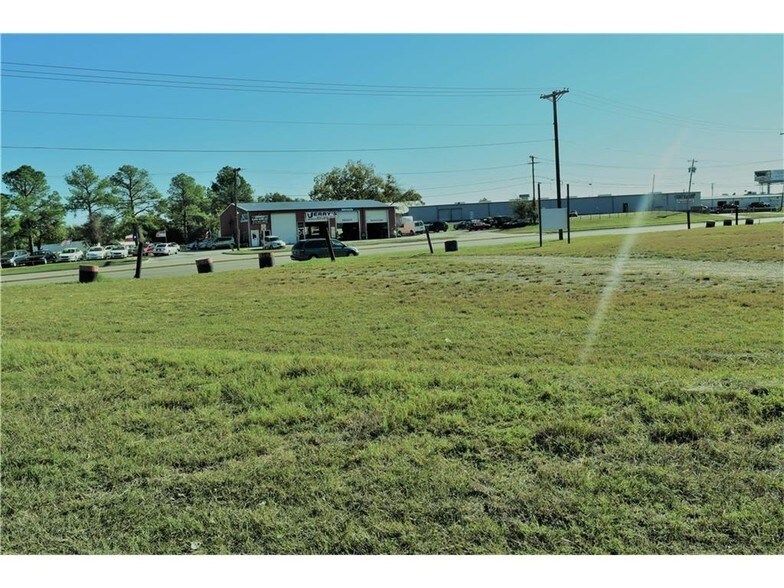 More Photos Of 695 McKenzie St, Lewisville Land For Sale