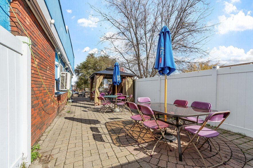 More Photos Of 42 Allenstown Rd, Pembroke Restaurant For Sale