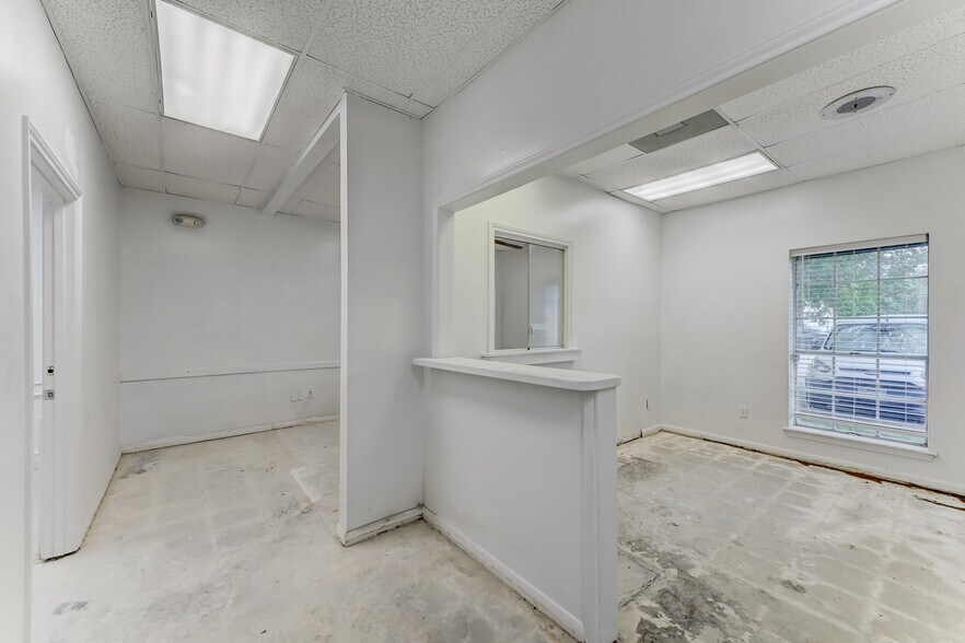 More Photos Of 14721 Pebble Bend Dr, Houston Medical For Lease