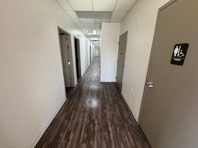 More Photos Of 7140 Regal Ln, Knoxville Warehouse For Lease