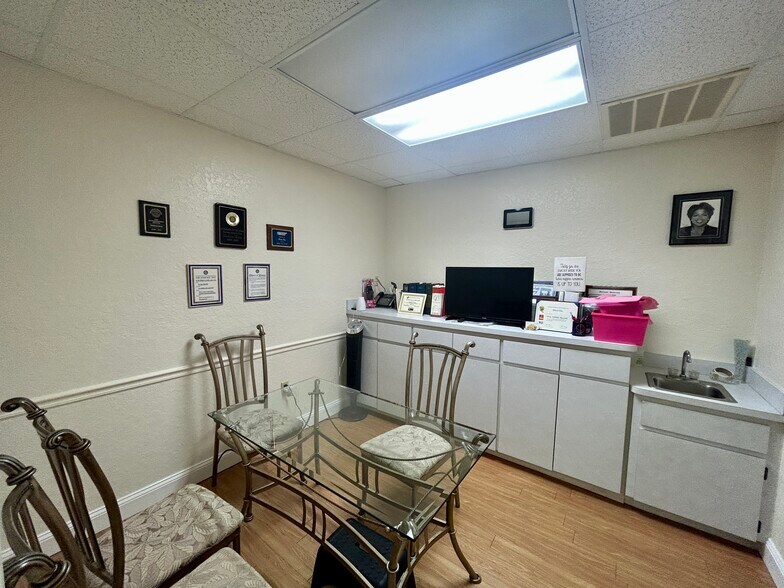 More Photos Of 5939 Virginia, New Port Richey Medical For Sale