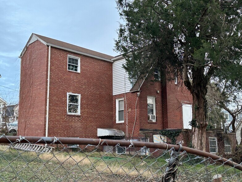 More Photos Of 2325 S Shirlington Rd, Arlington Storefront Retail Residential For Sale