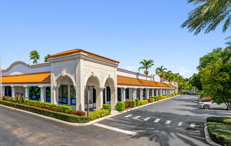 More Photos Of 2200-2222 Glades Rd, Boca Raton Unknown For Lease