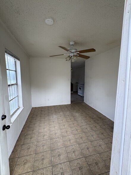 More Photos Of 2513 Quintana Rd, San Antonio Apartments For Sale