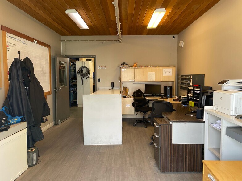 More Photos Of 26020 31B Ave, Langley Twp Flex For Lease
