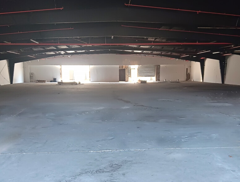 More Photos Of 18020 S Broadway, Gardena Warehouse For Lease