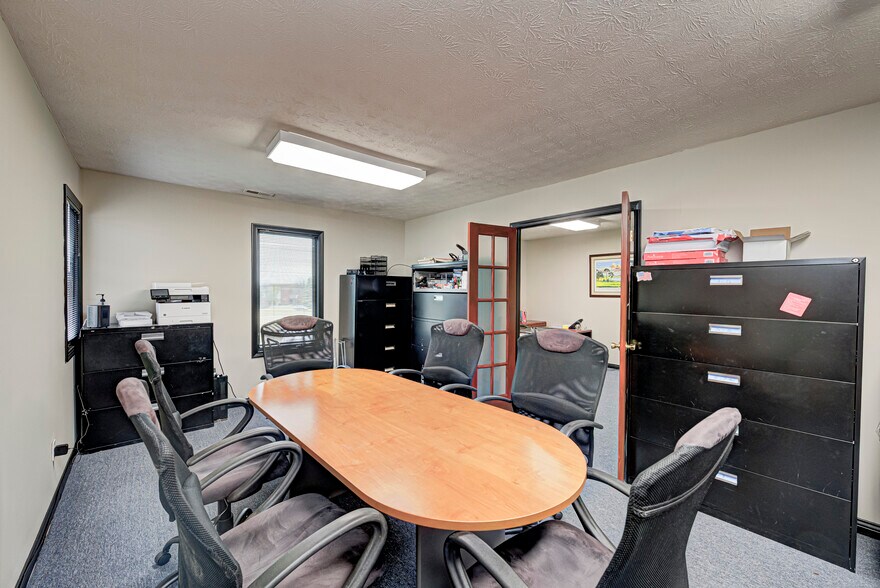More Photos Of 4582 Northwest Plaza West Dr, Zionsville Office For Lease