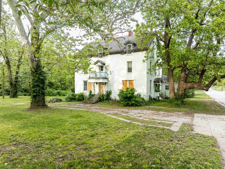 Primary Photo Of 414 E Cedar St, Olathe Apartments For Sale