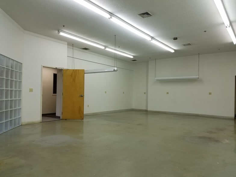 More Photos Of 400 Chapel Rd, South Windsor Light Manufacturing For Sale