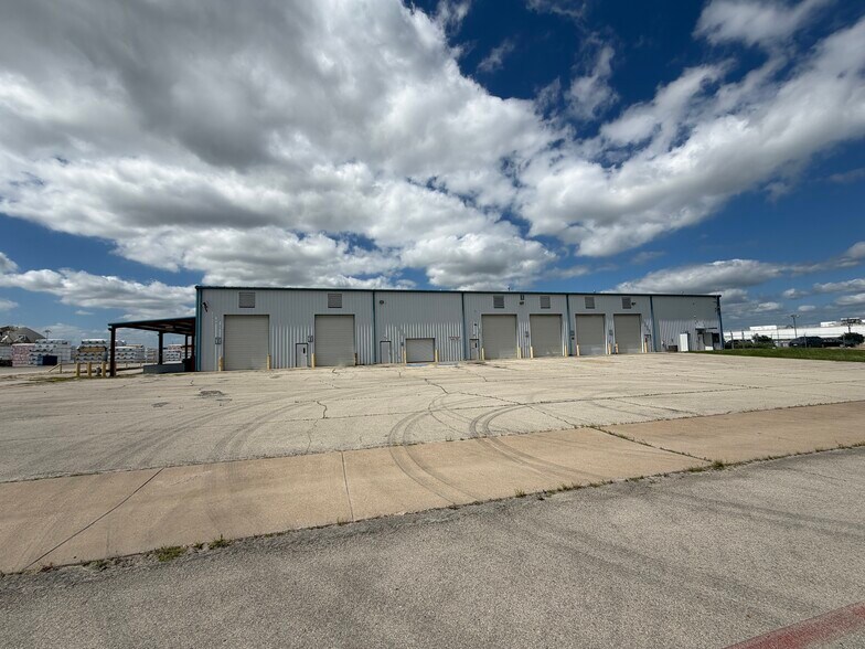 More Photos Of 3701 Windmill Rd, Cleburne Manufacturing For Lease