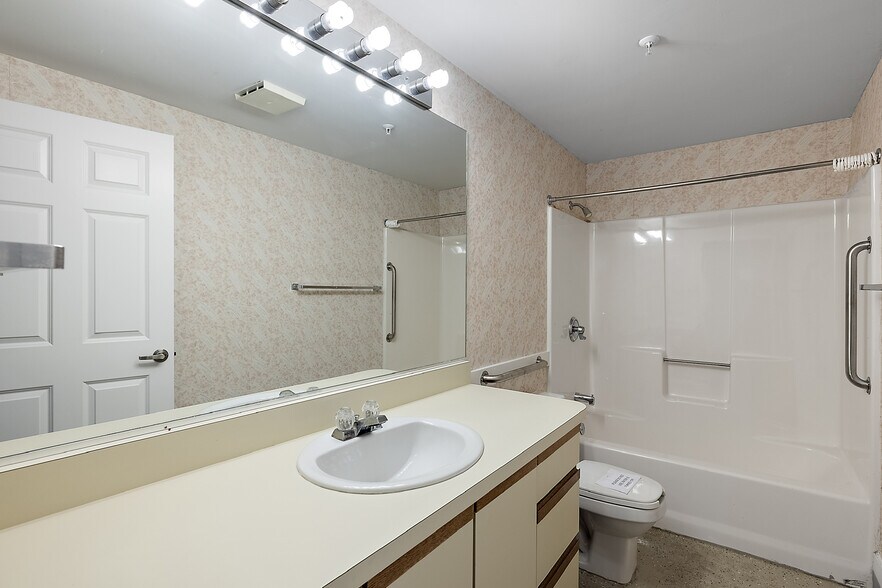 More Photos Of 9334 North River Rd, Algonac Congregate Senior Housing For Sale