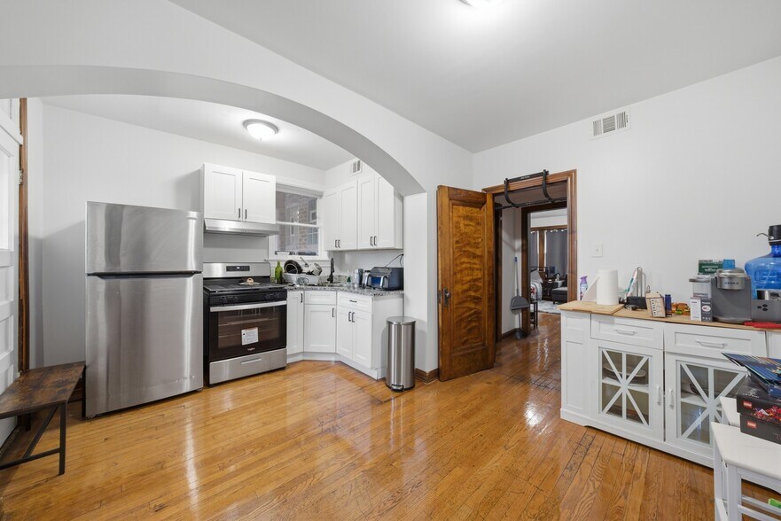 More Photos Of 2119 S 51st Ave, Cicero Apartments For Sale