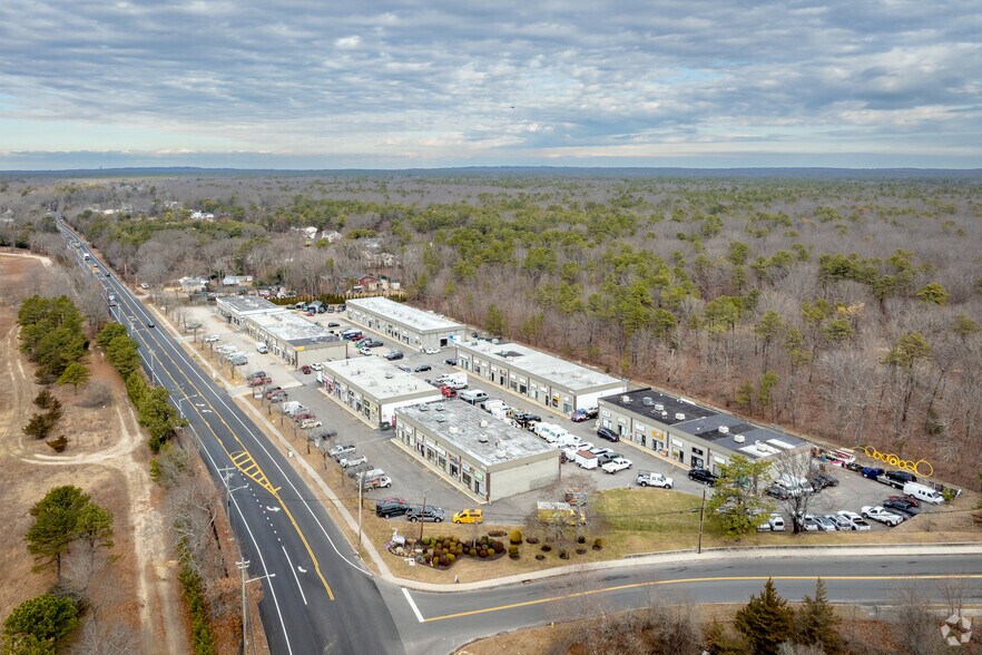 More Photos Of 1563-1570 Rocky Point Rd, Middle Island, Middle Island Warehouse For Lease
