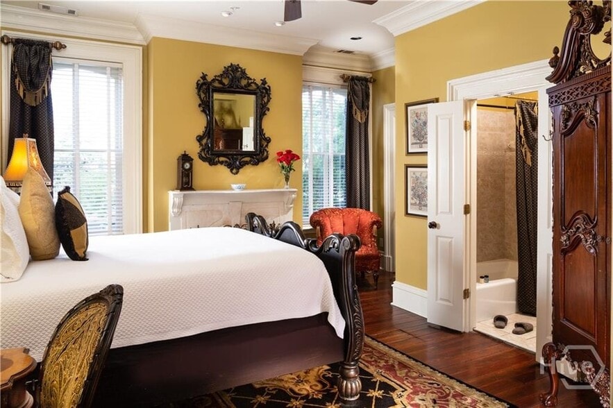 More Photos Of 109 W Liberty St, Savannah Hospitality For Sale