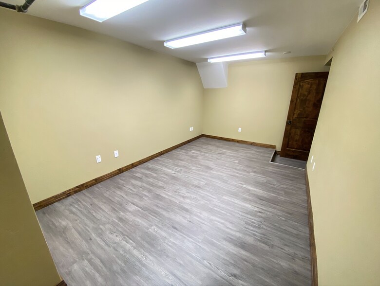 More Photos Of 1933 Dolores Way, Carbondale Industrial For Lease