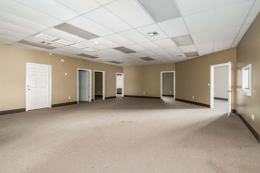 More Photos Of 4770 Woodmere Blvd, Montgomery Office For Sale
