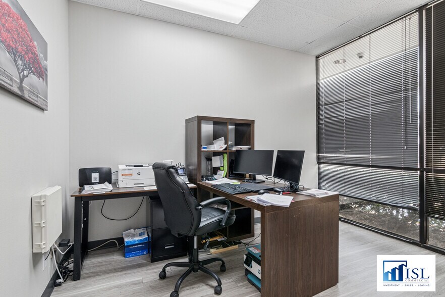 More Photos Of 1611 N Interstate 35E, Carrollton Research And Development For Lease