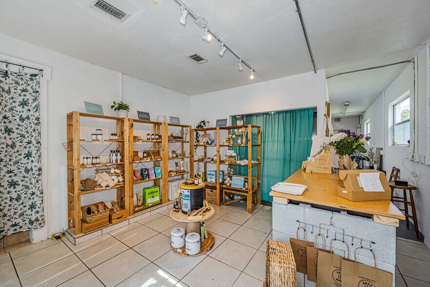 More Photos Of 605 9th Ave N, Safety Harbor Freestanding For Sale