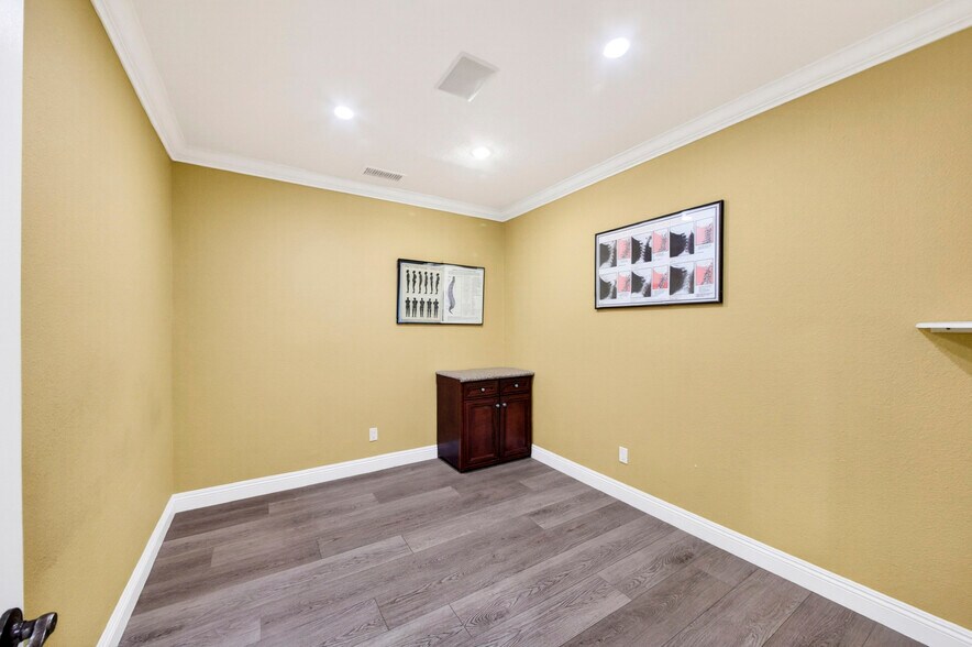 More Photos Of 408 S Beach Blvd, Anaheim Medical For Sale