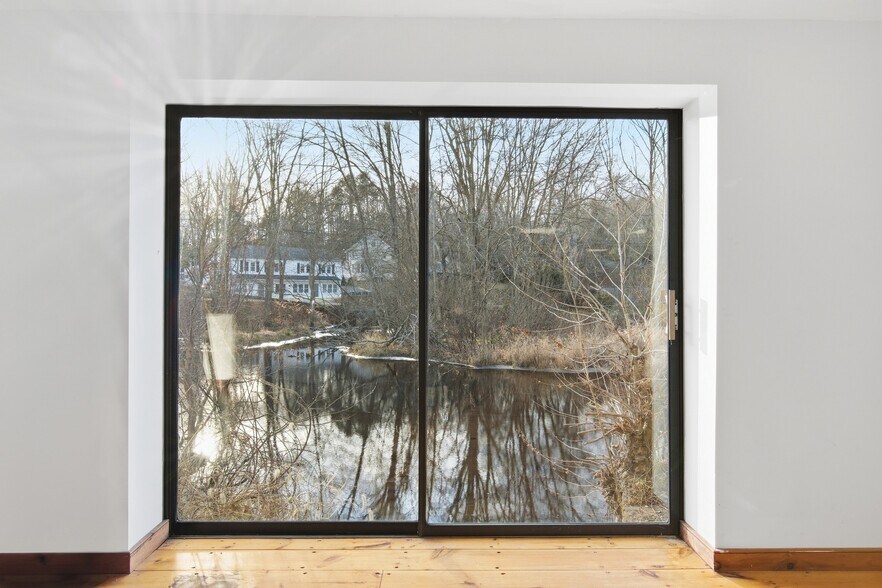 More Photos Of 33 Deep River Rd, Centerbrook Flex For Sale